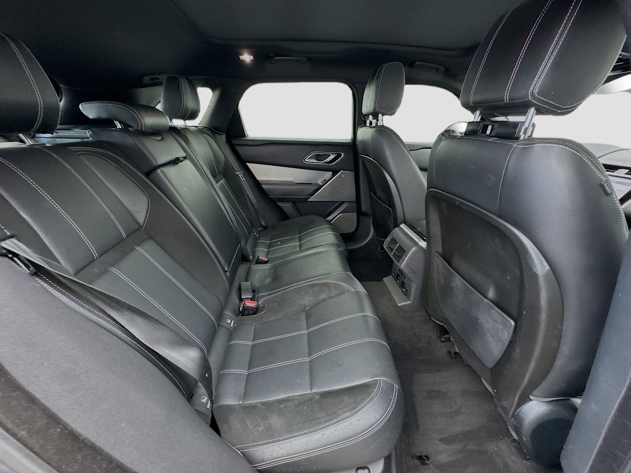 Used 2018 Land Rover Range Rover Velar R-Dynamic SE AWD/4WD image 19