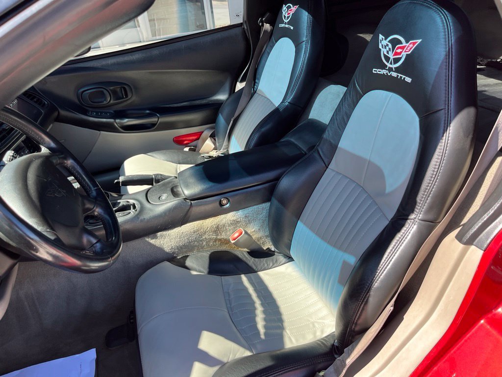 Used 1997 Chevrolet Corvette Coupe RWD image 9
