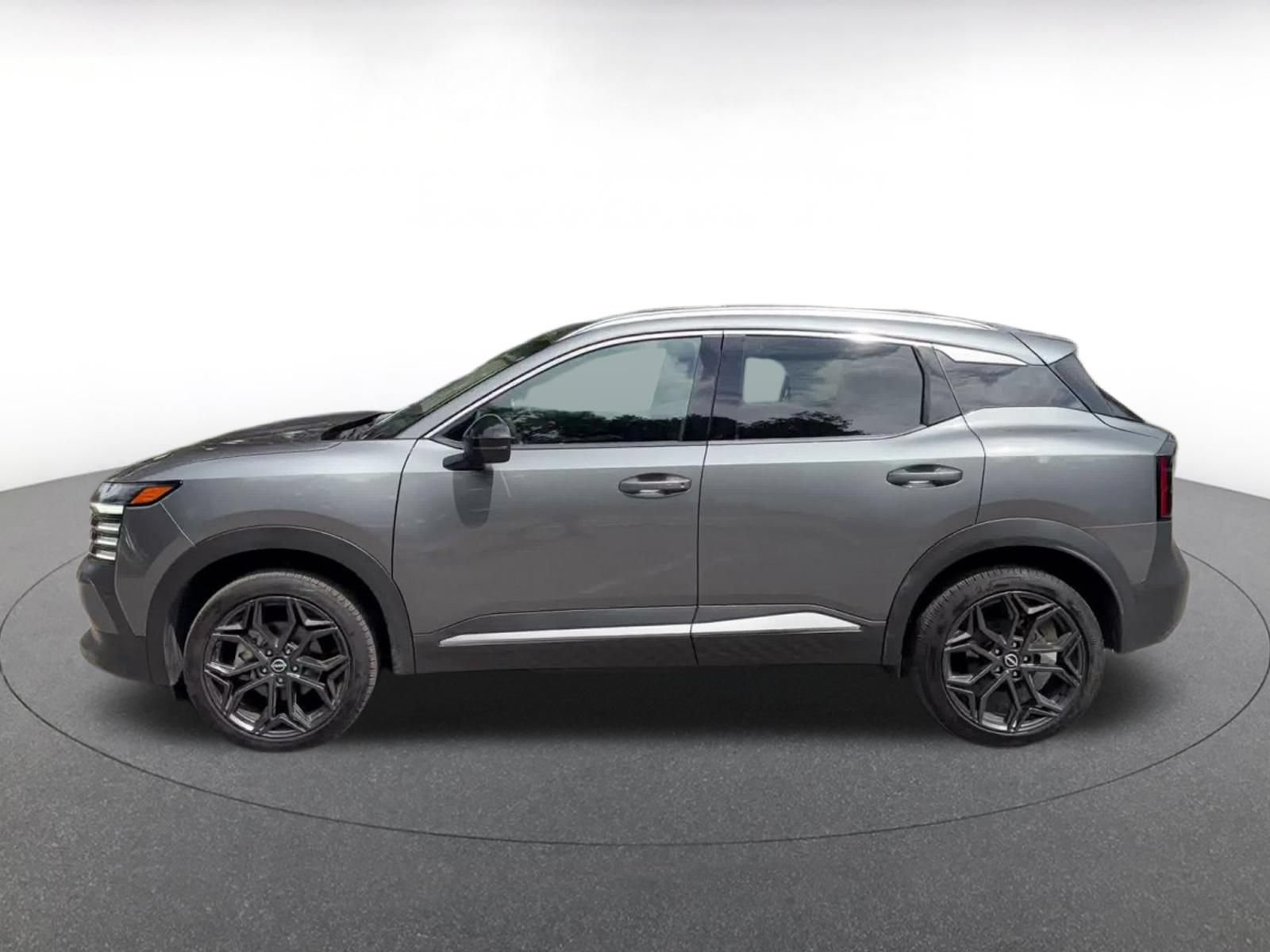 Used 2026 Nissan Kicks SR FWD image 8