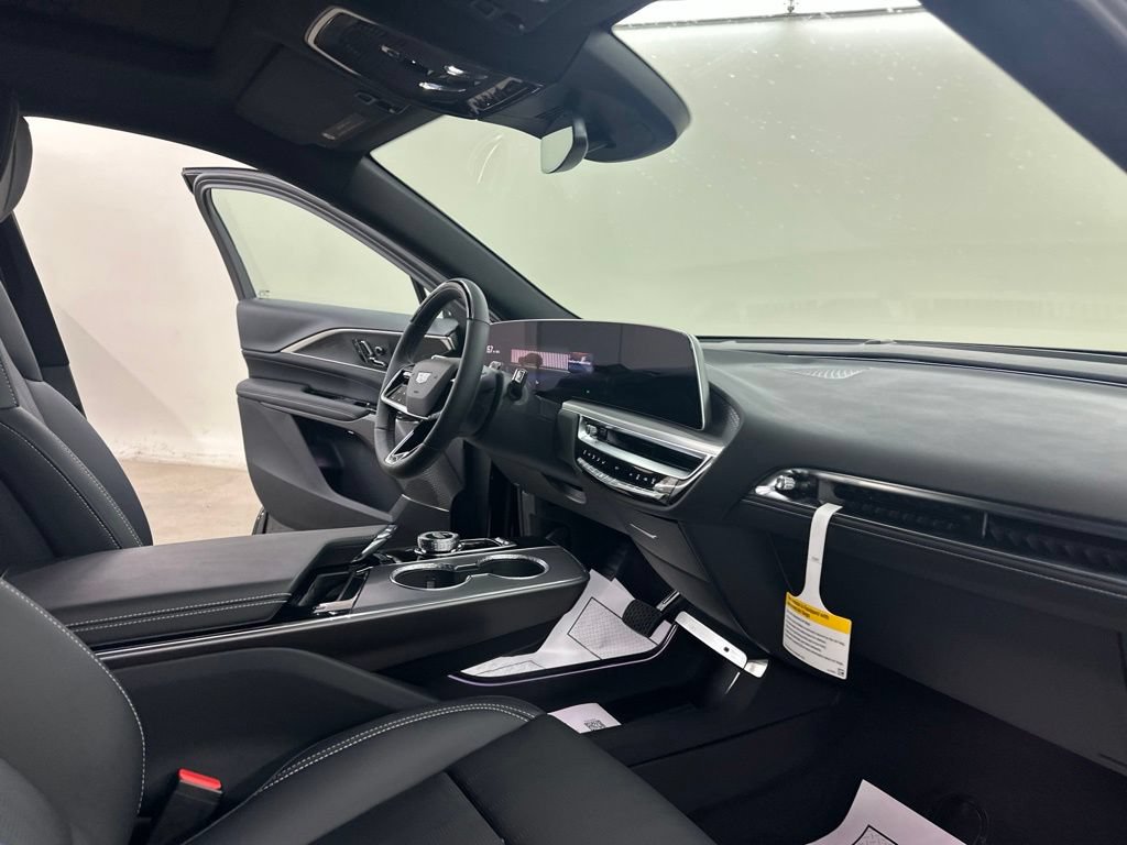 New 2026 Cadillac Lyriq Luxury AWD/4WD image 16