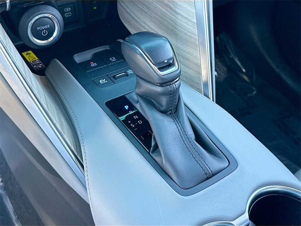 Used 2023 Toyota Venza Limited image 16