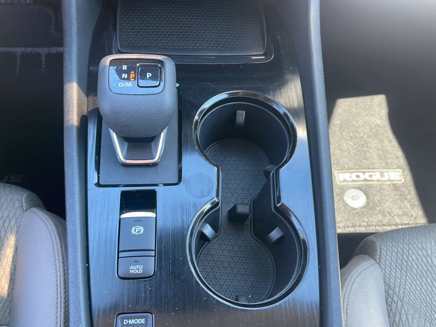 Used 2024 Nissan Rogue SV FWD image 25