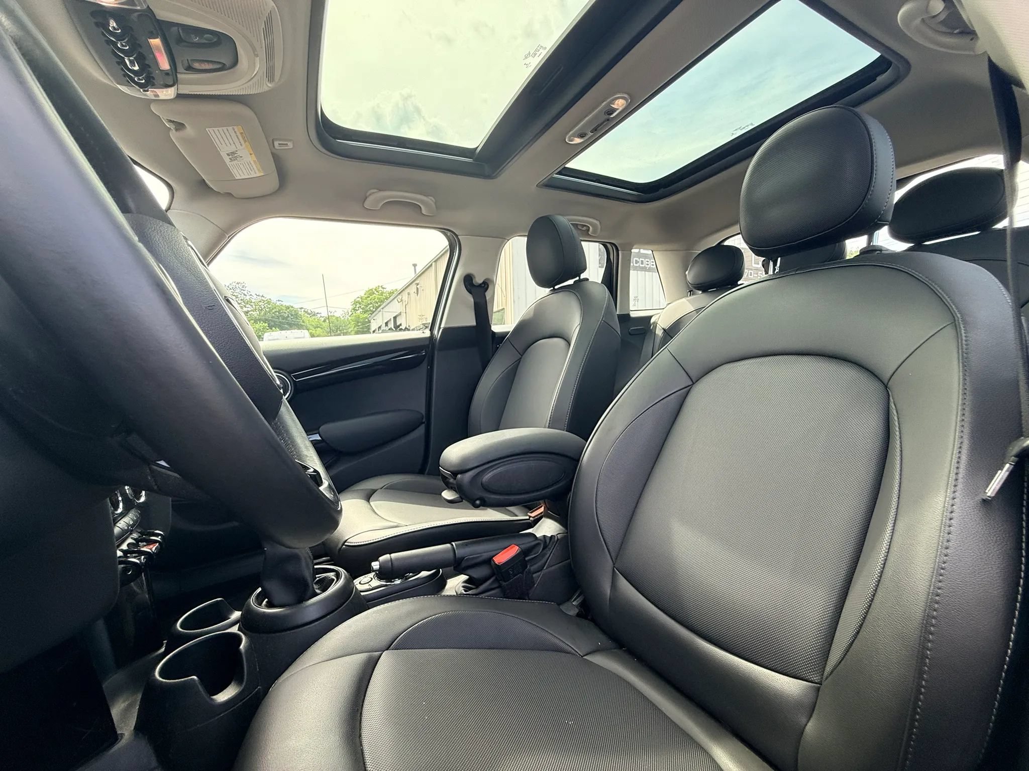 Used 2019 MINI Cooper 4-Door Hardtop FWD image 9