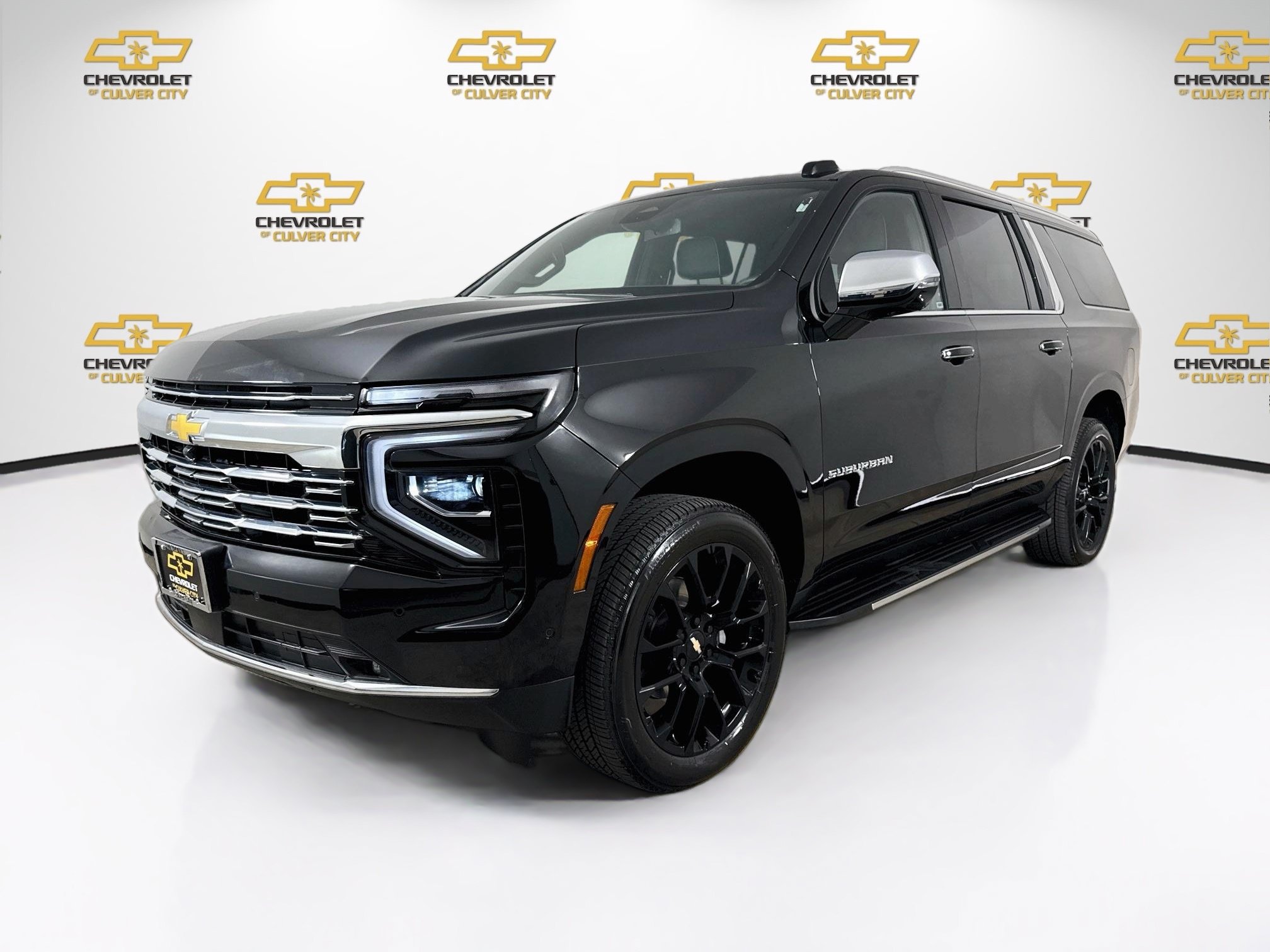 Used 2025 Chevrolet Suburban Premier AWD/4WD image 3