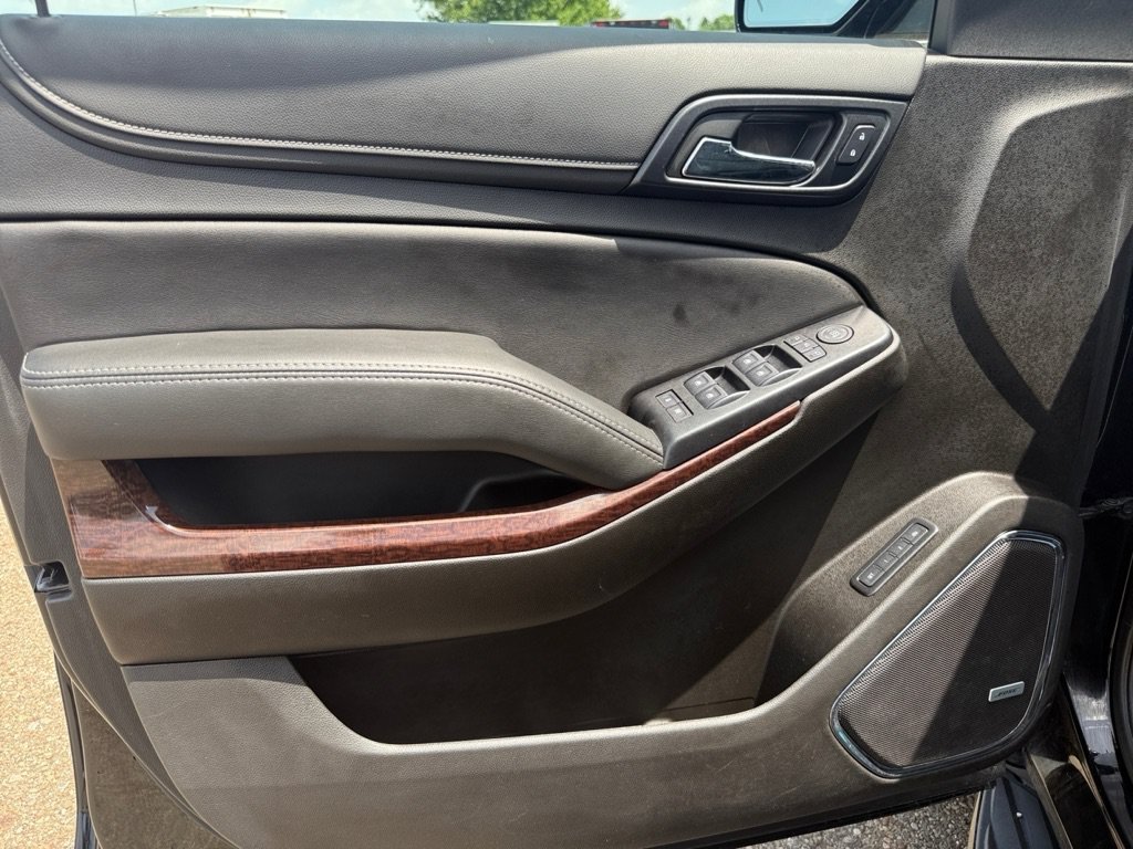 Used 2019 GMC Yukon SLT w/ Graphite Performance Edition AWD/4WD image 37