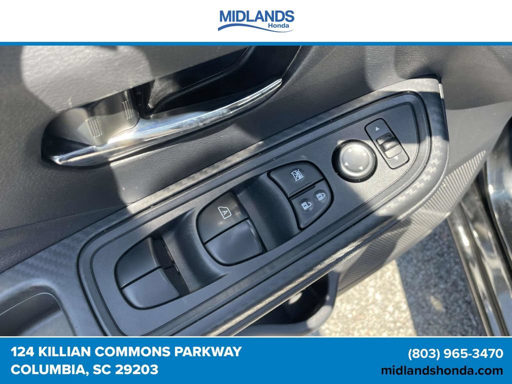 Used 2025 Nissan Versa SV FWD image 16