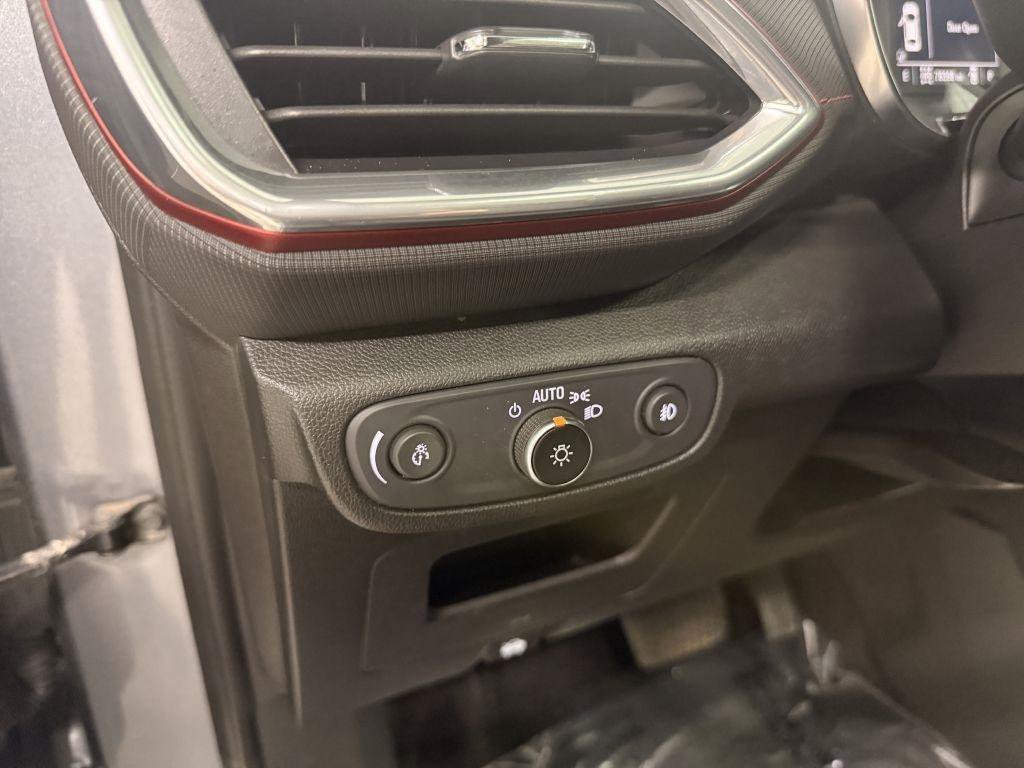 Used 2021 Chevrolet TrailBlazer RS w/ Sun and Liftgate Package AWD/4WD image 13