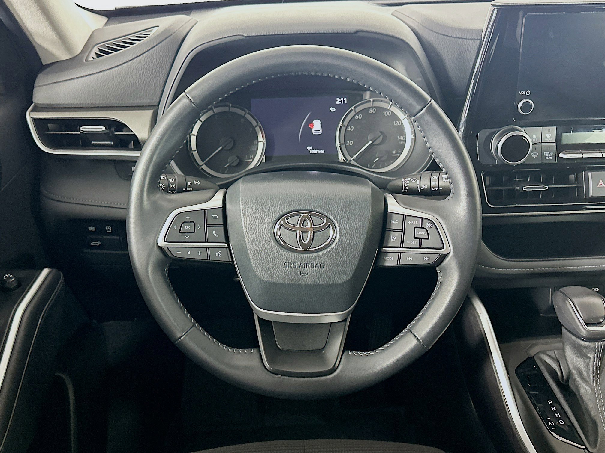 Used 2024 Toyota Highlander LE image 18