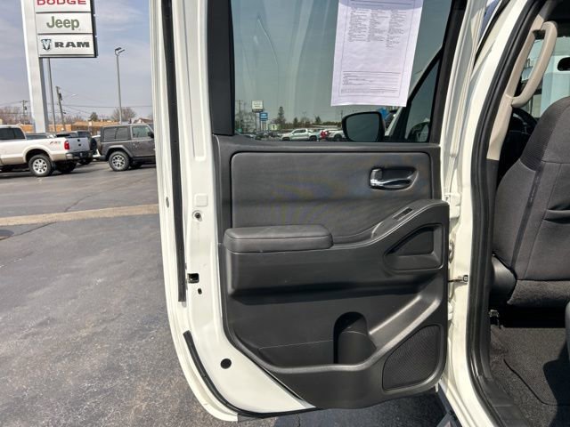 Used 2022 Nissan Frontier SV image 15
