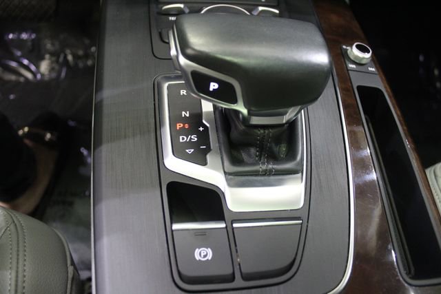 Used 2020 Audi Q5 2.0T Premium AWD/4WD image 16