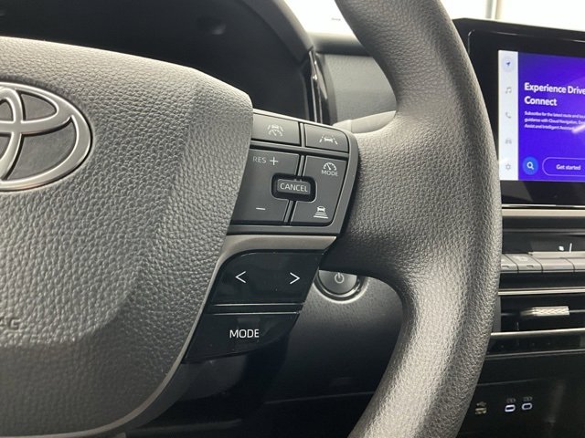 Used 2025 Toyota Camry SE image 18