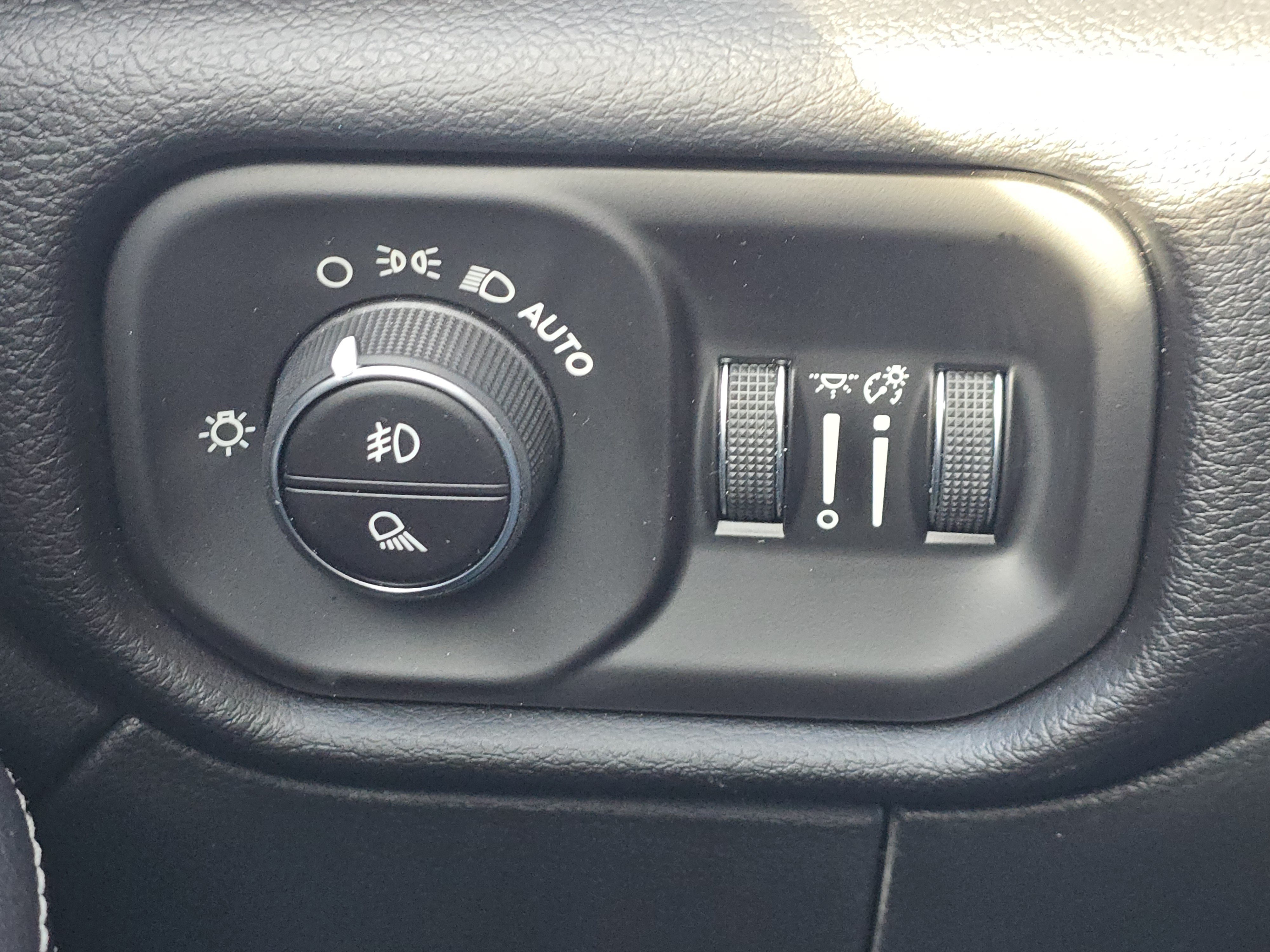 New 2026 RAM 2500 Laramie AWD/4WD image 30
