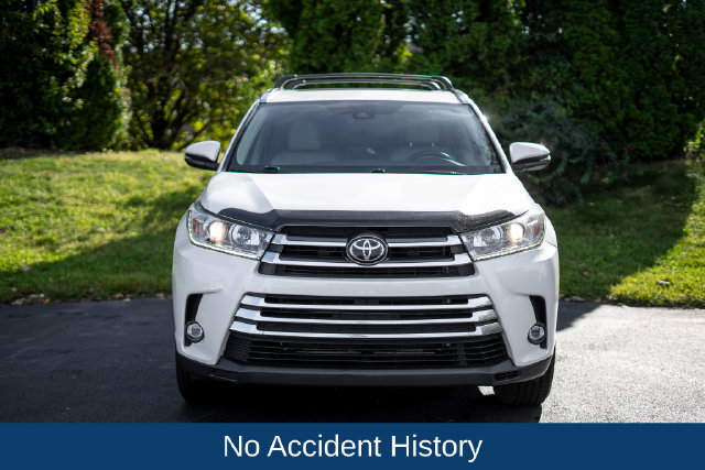 Used 2019 Toyota Highlander Limited FWD image 2