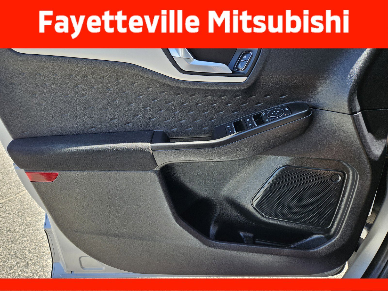 Used 2020 Ford Escape SE Sport FWD image 30