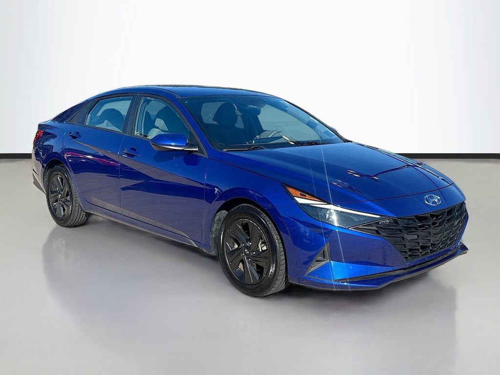 Used 2023 Hyundai Elantra SEL w/ Cargo Package image 3