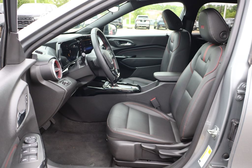 Used 2024 Chevrolet Trax RS w/ Driver Confidence Package FWD image 9