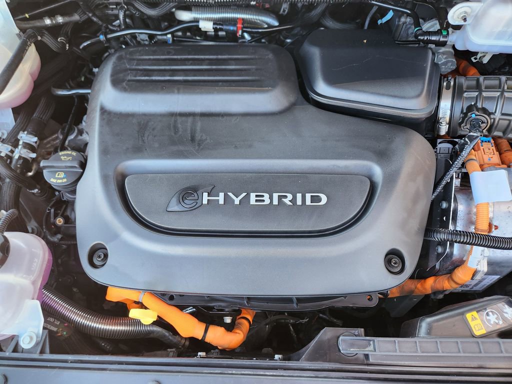 Used 2024 Chrysler Pacifica Select image 19