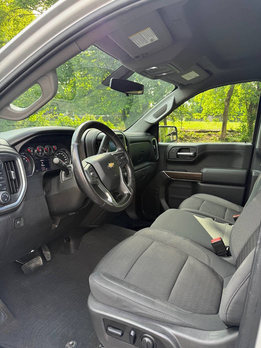 Used 2021 Chevrolet Silverado 1500 LT w/ Work Truck Package AWD/4WD image 9