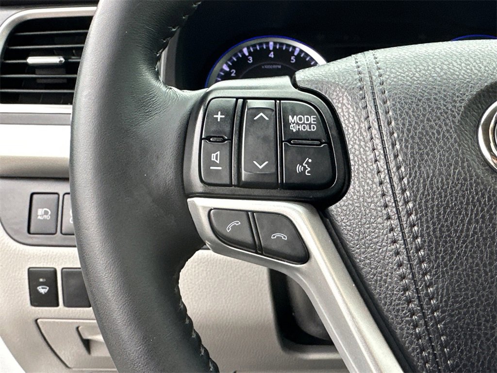 Used 2019 Toyota Highlander XLE image 27