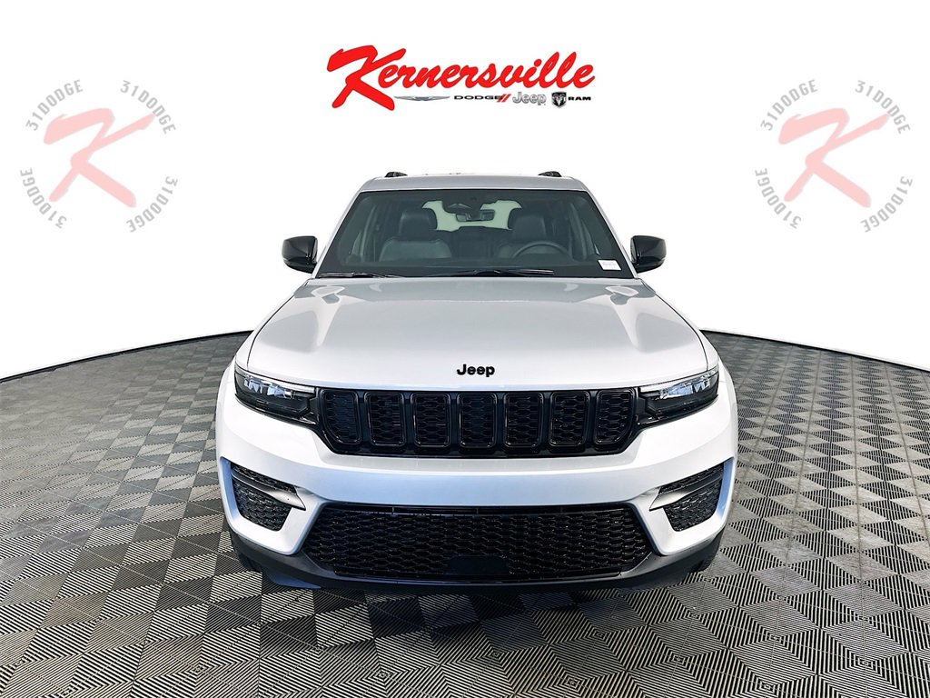 New 2025 Jeep Grand Cherokee Altitude video 2