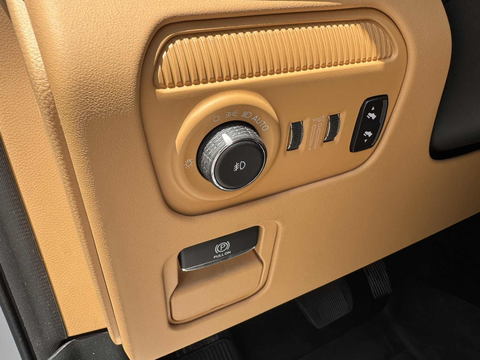 Used 2025 Jeep Grand Wagoneer L Series III w/ Rear Seat Video Group 1 AWD/4WD image 40