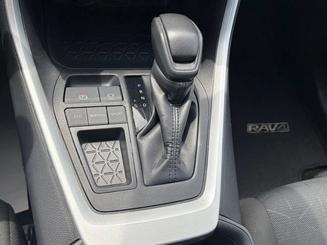 Used 2025 Toyota RAV4 XLE FWD image 23