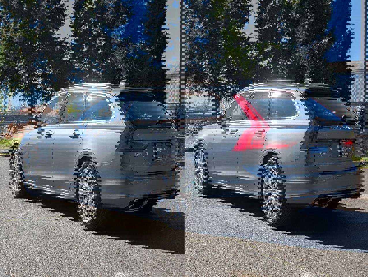 Used 2019 Volvo V90 T6 R-Design image 5