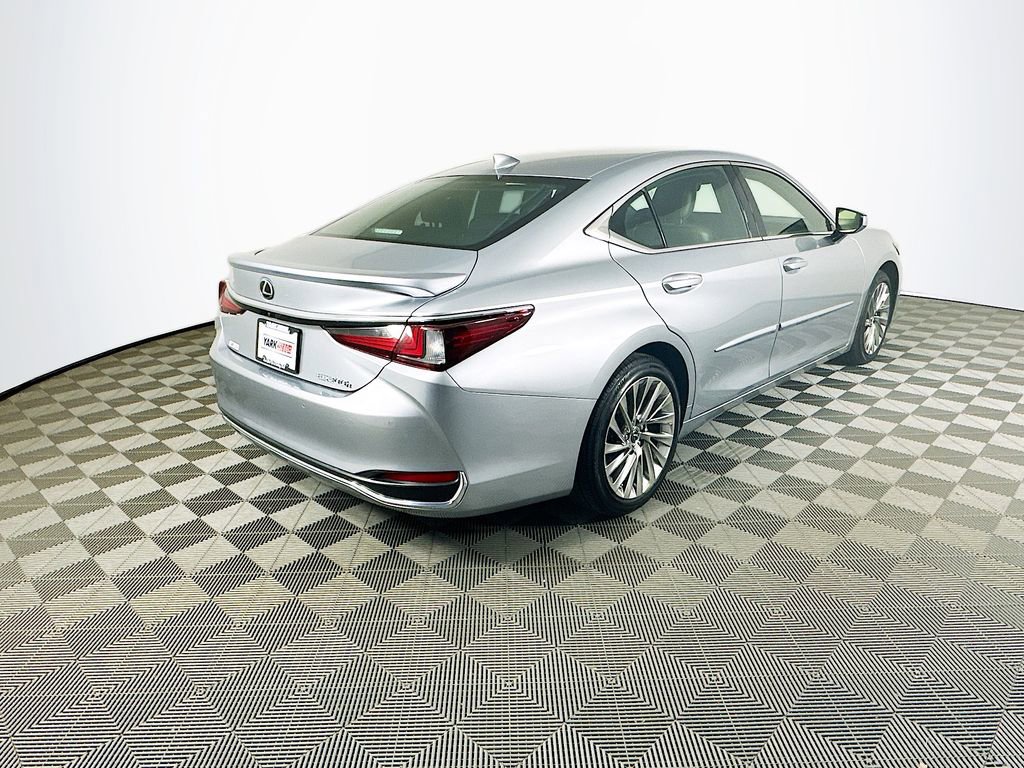 Used 2023 Lexus ES 300h w/ Accessory Package (Z1) FWD image 10