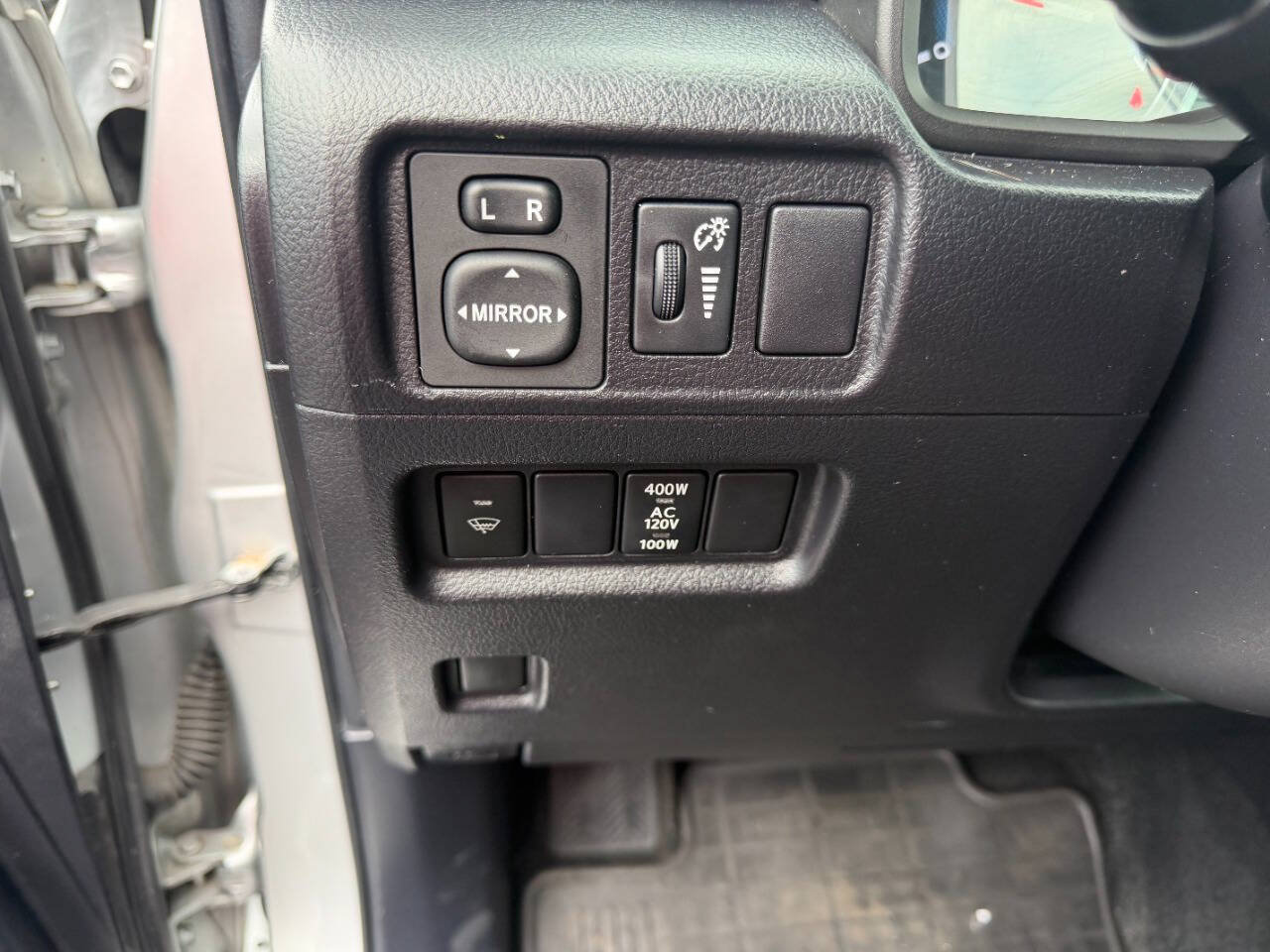 Used 2014 Toyota 4Runner SR5 AWD/4WD image 18
