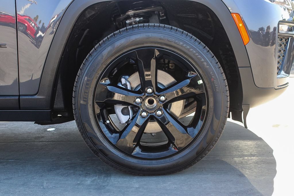 New 2026 Jeep Grand Cherokee Limited w/ Limited Altitude Package RWD image 11