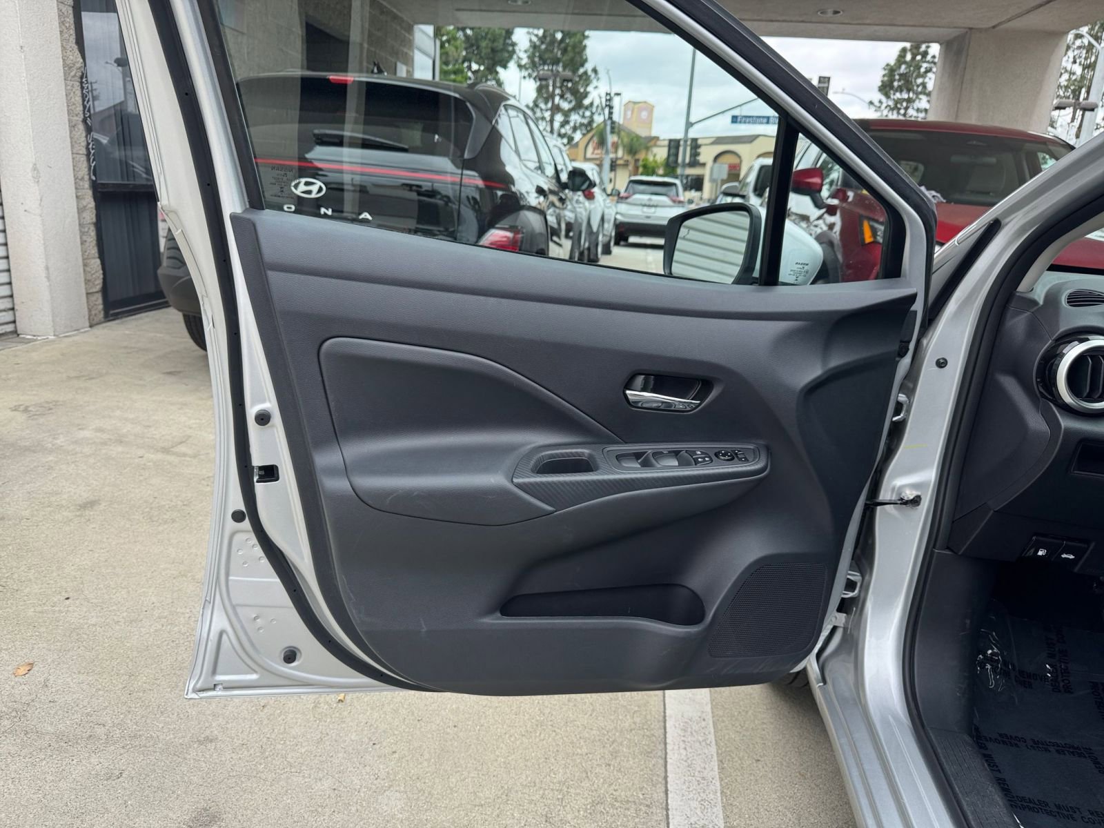 Used 2025 Nissan Versa SV FWD image 18