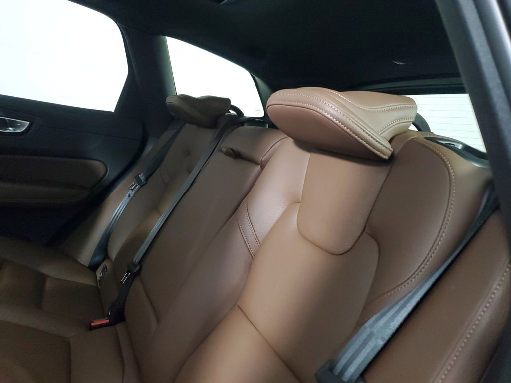 Certified 2025 Volvo XC60 B5 Plus image 15