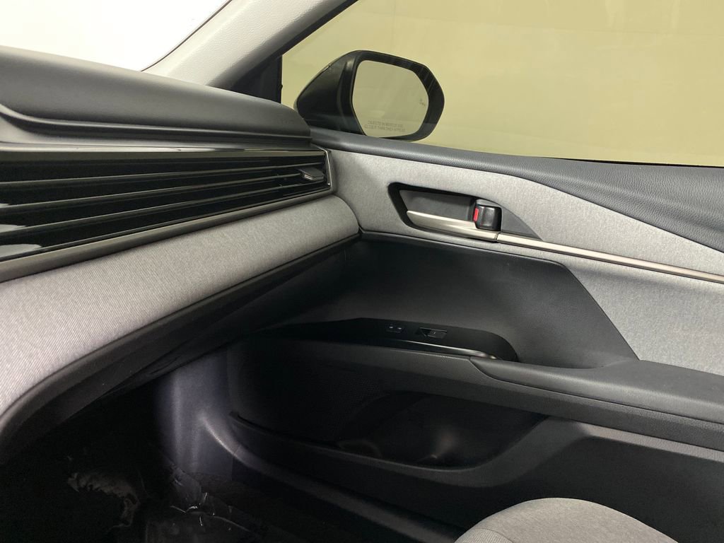 Used 2025 Toyota Camry LE w/ Convenience Package image 23