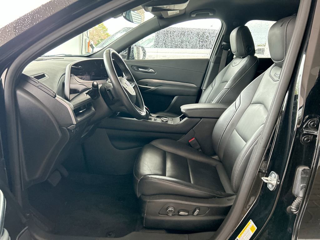 Used 2025 Cadillac XT4 Premium Luxury FWD image 10
