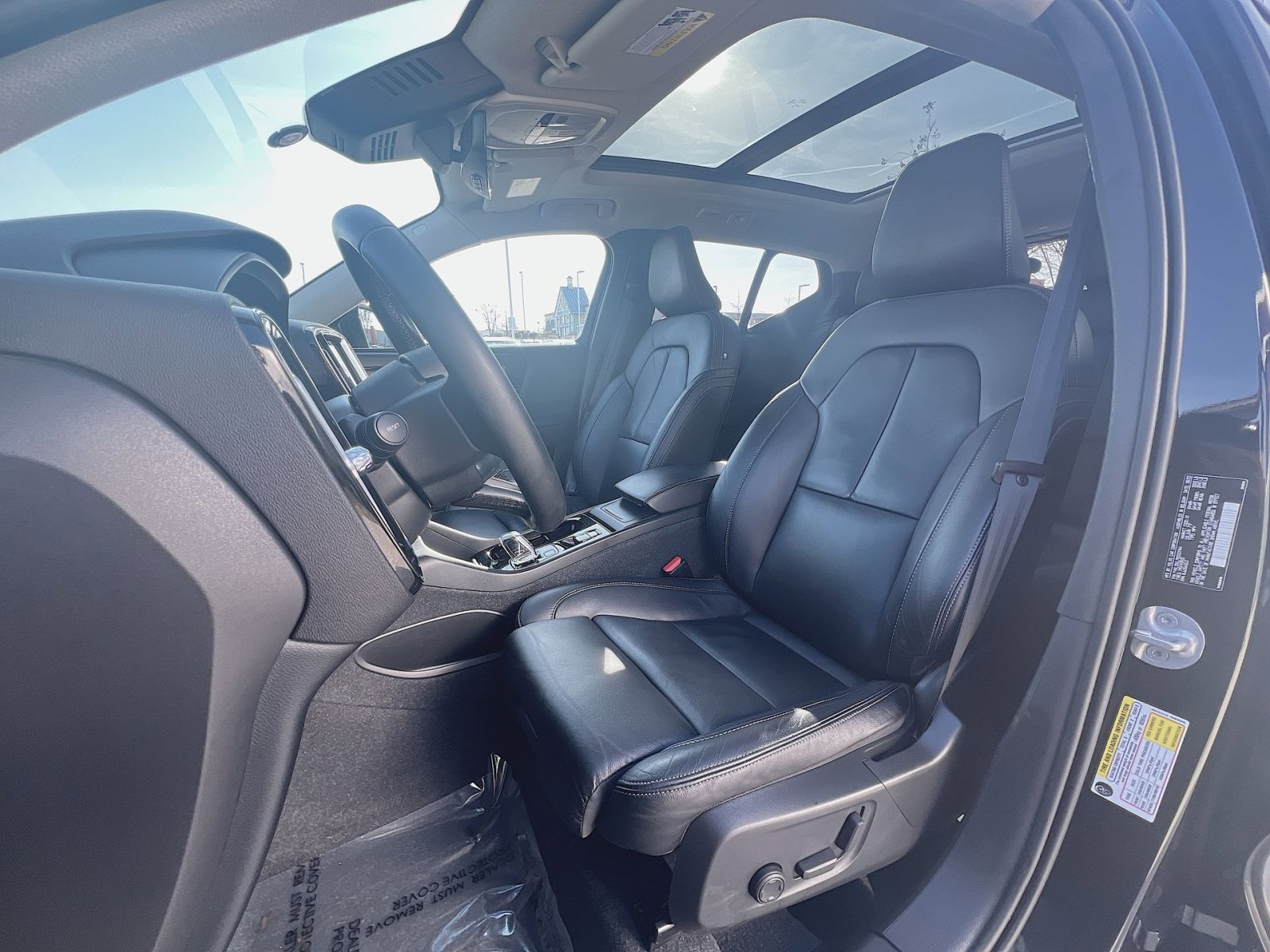 Certified 2024 Volvo XC40 B5 Plus w/ Protection Package Premier image 10