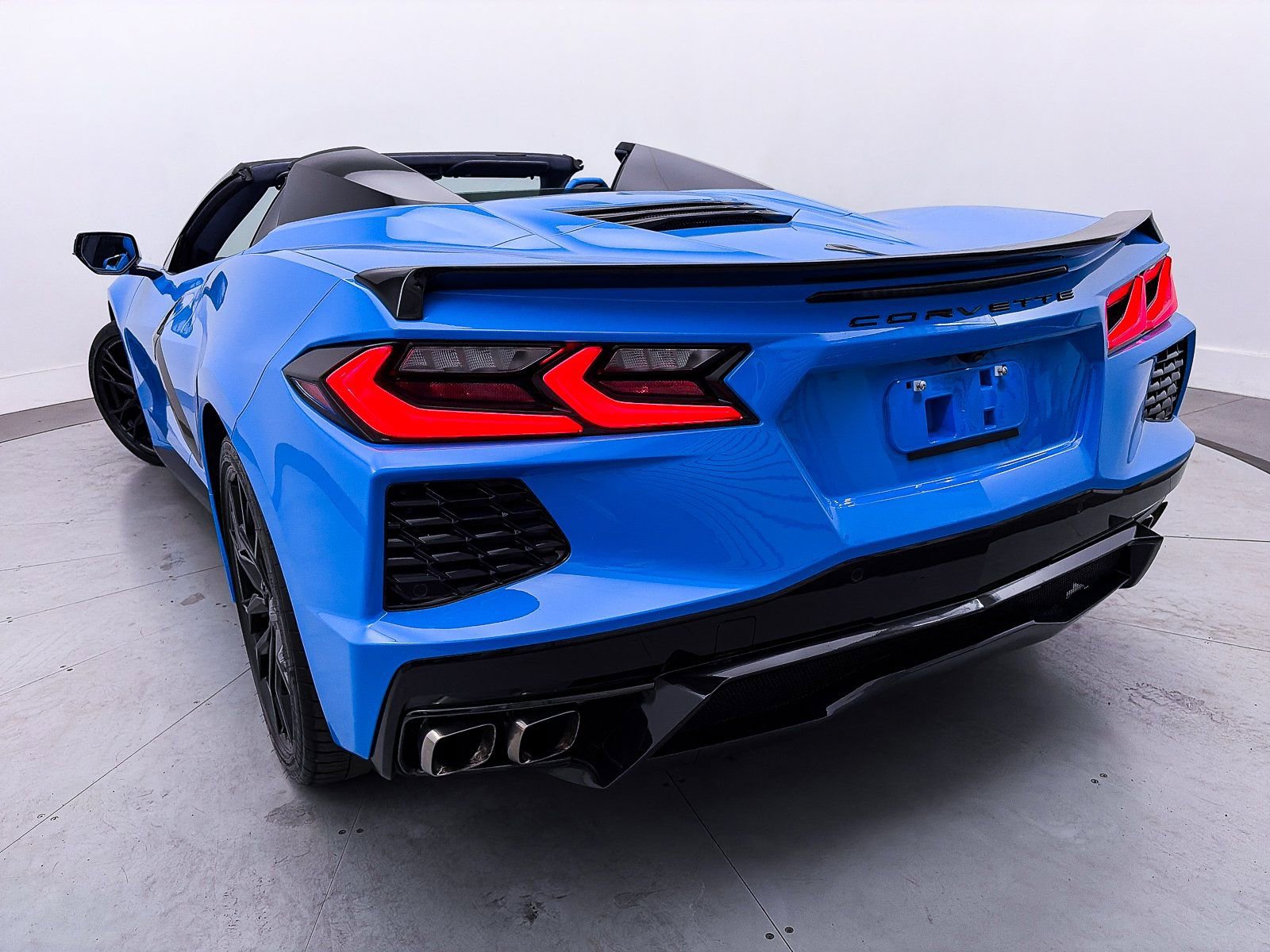 Used 2024 Chevrolet Corvette Stingray Premium Conv w/ Battery Protection Package image 17