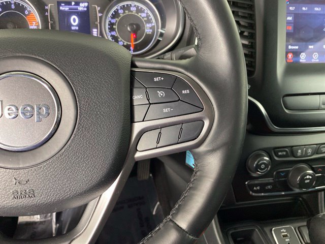 Used 2019 Jeep Cherokee Latitude w/ Cold Weather Group FWD image 28