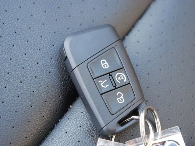 Certified 2023 Volkswagen Atlas Cross Sport SE image 35