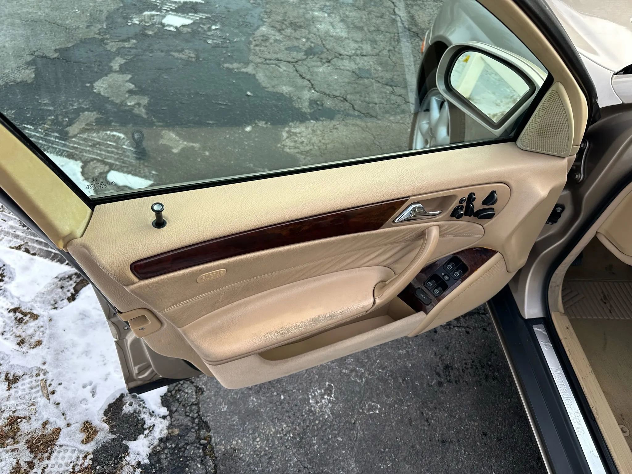 Used 2001 Mercedes-Benz C 320 C 320 Sedan 4D image 31