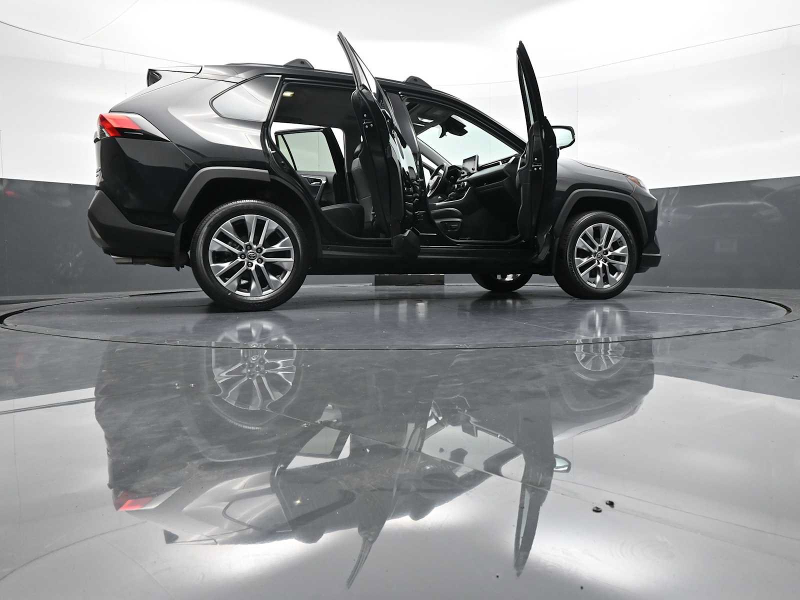 Used 2022 Toyota RAV4 Limited AWD/4WD image 47