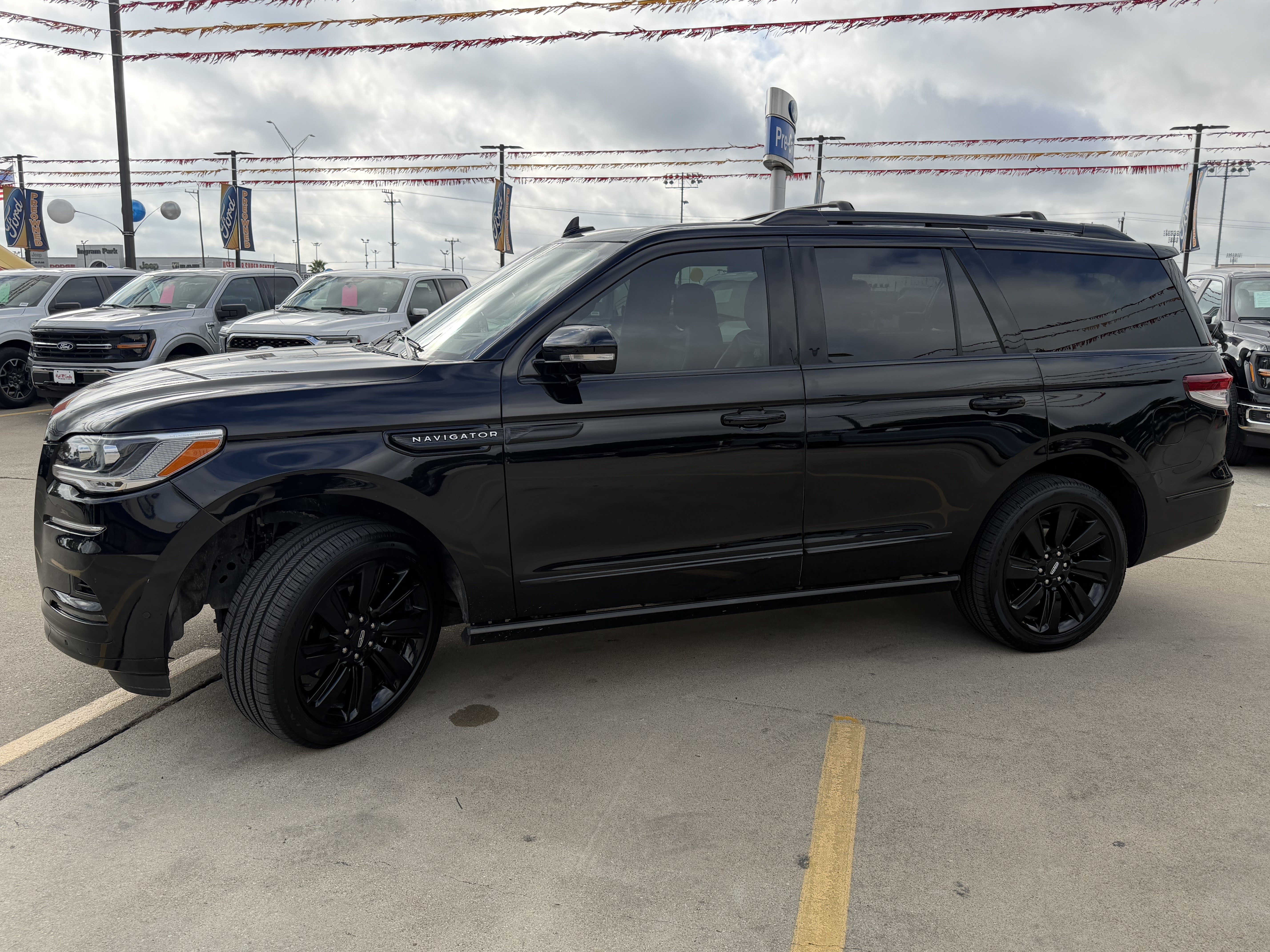 Used 2023 Lincoln Navigator Reserve AWD/4WD image 10