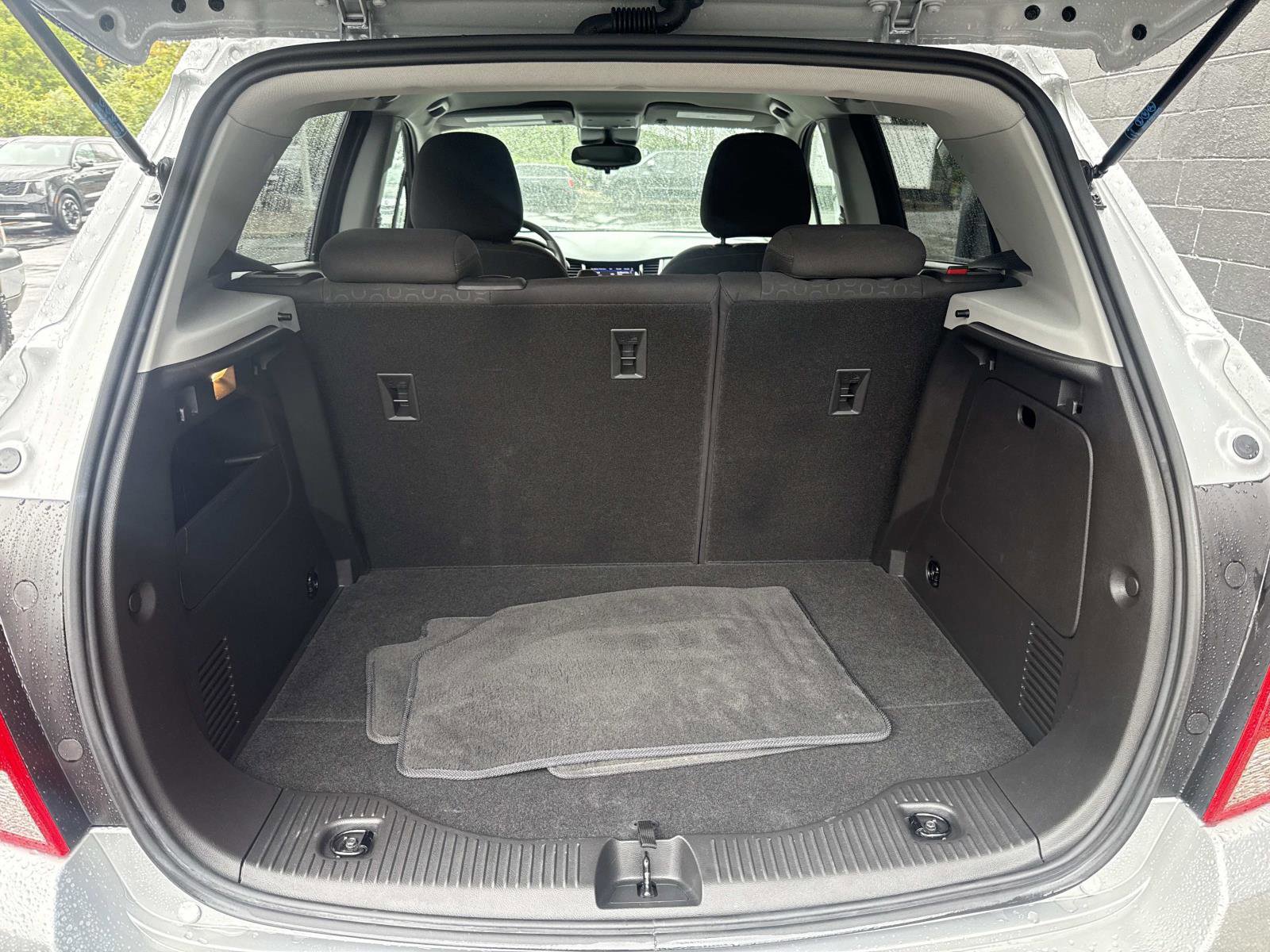 Used 2022 Chevrolet Trax LS w/ Tint and Cruise Package image 10