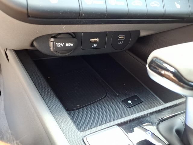 Certified 2025 Hyundai Elantra SEL FWD image 12