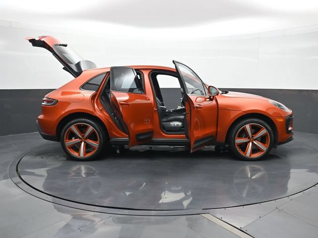 Certified 2023 Porsche Macan AWD/4WD image 33