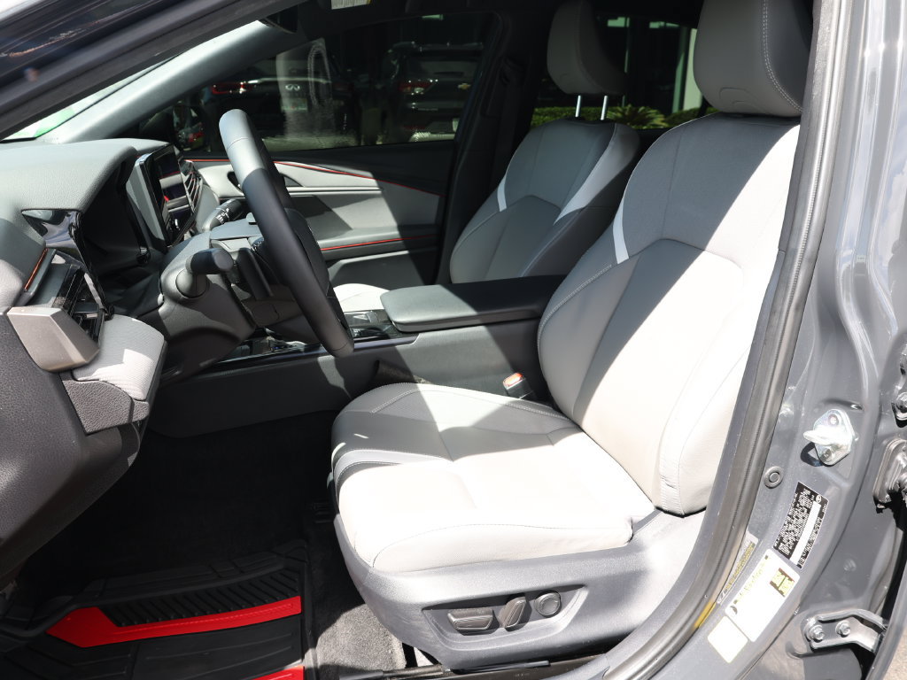 Used 2025 Toyota Camry SE w/ Convenience Package FWD image 13