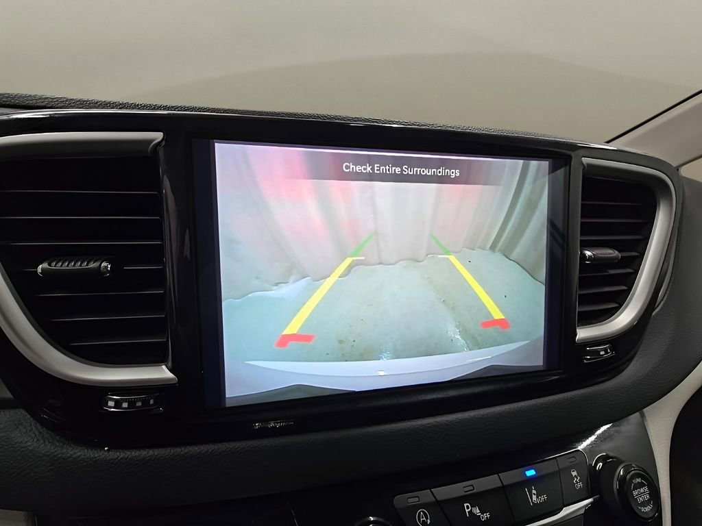Used 2024 Chrysler Pacifica Touring-L image 26