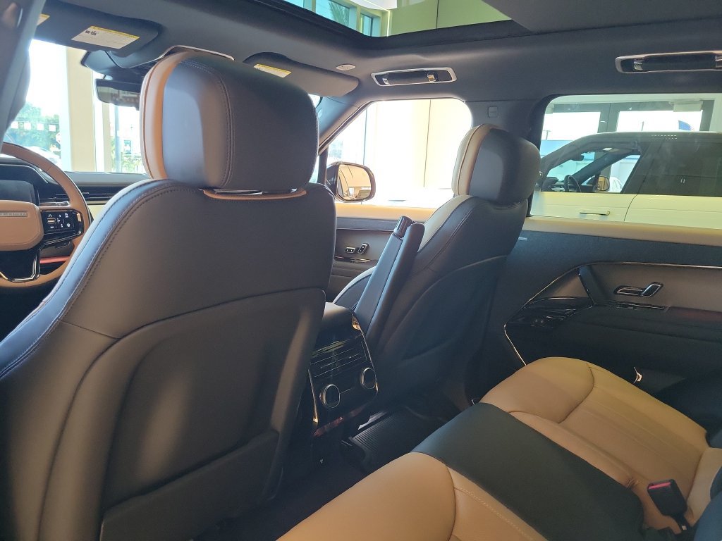 New 2026 Land Rover Range Rover Sport Dynamic SE AWD/4WD image 14
