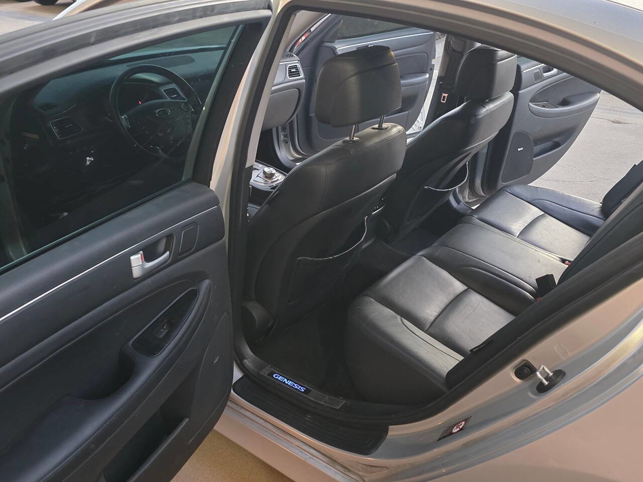 Used 2012 Hyundai Genesis 4.6 image 15