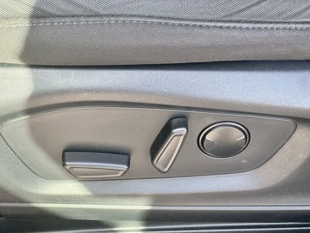 Used 2023 Ford Explorer XLT image 11
