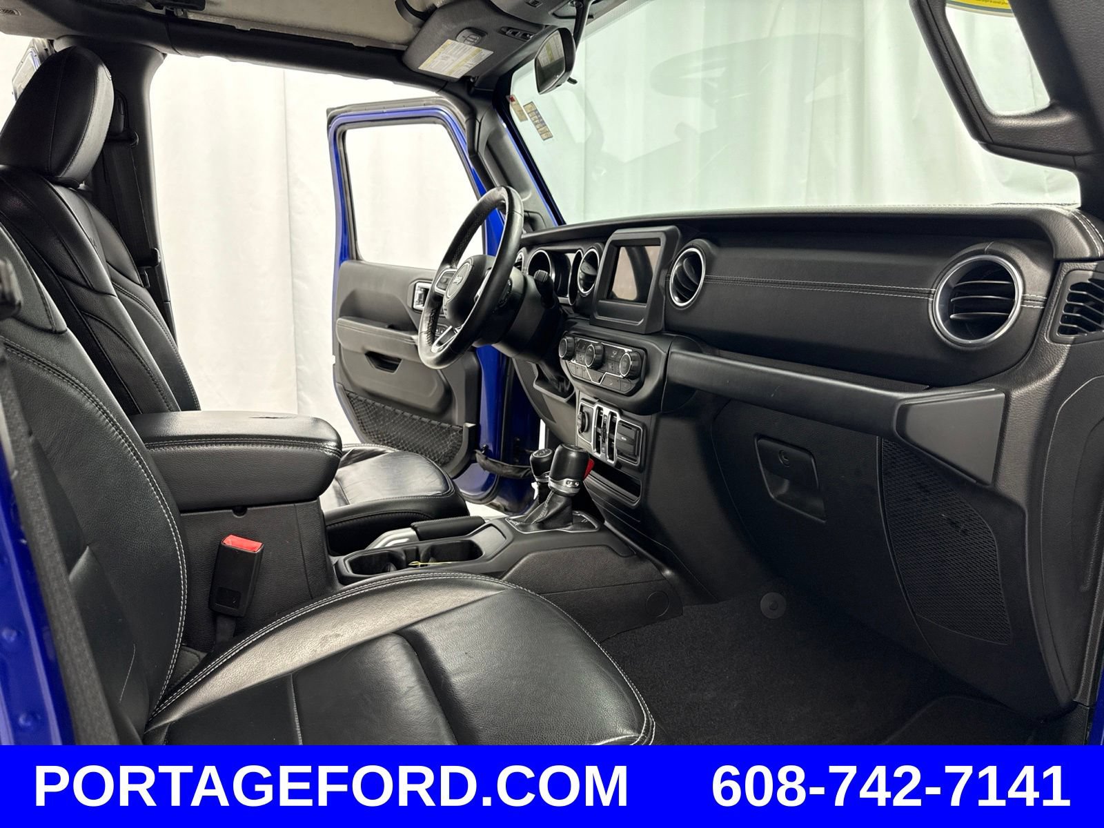Used 2018 Jeep Wrangler Unlimited Sahara w/ Cold Weather Group AWD/4WD image 29